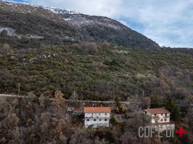 Villa in vendita a Fiamignano RI
