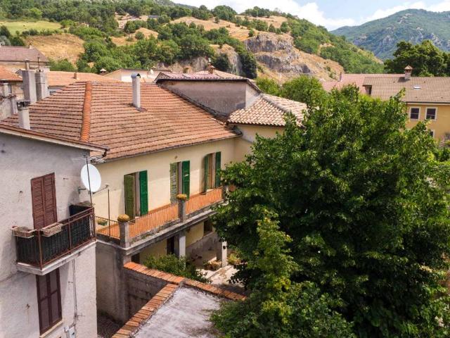 Villa in vendita a Fiamignano RI