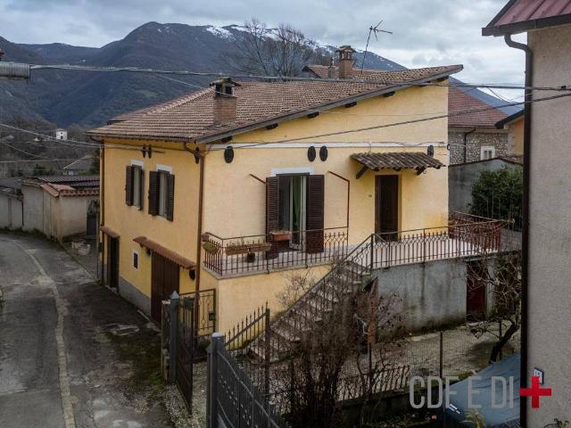 Villa in vendita a Fiamignano RI