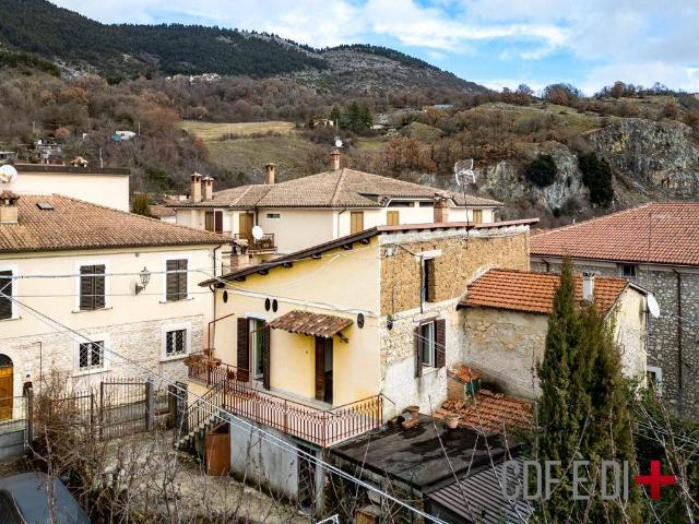 Villa in vendita a Fiamignano RI