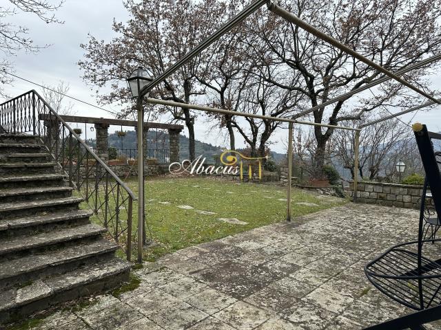 VILLA in VENDITA a FIESOLE CENTRO di 13 vani