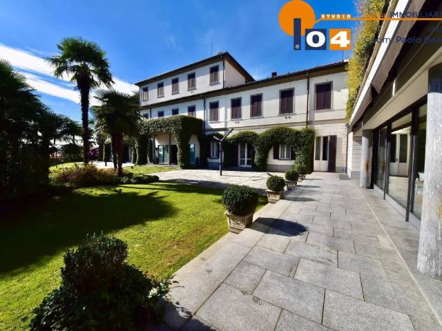 Villa in vendita a Figino Serenza CO