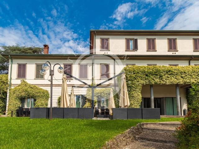 Villa in vendita a Figino Serenza CO