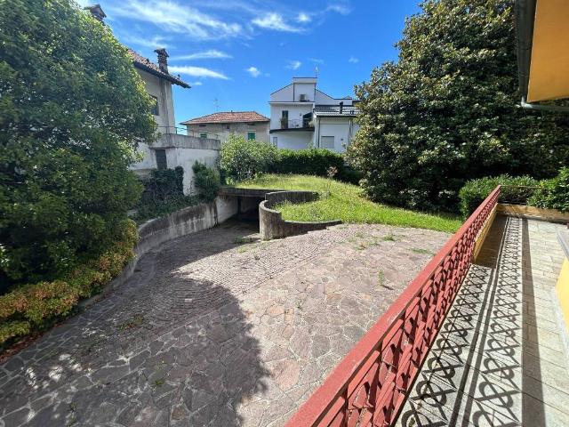 Villa in vendita a Figino Serenza CO