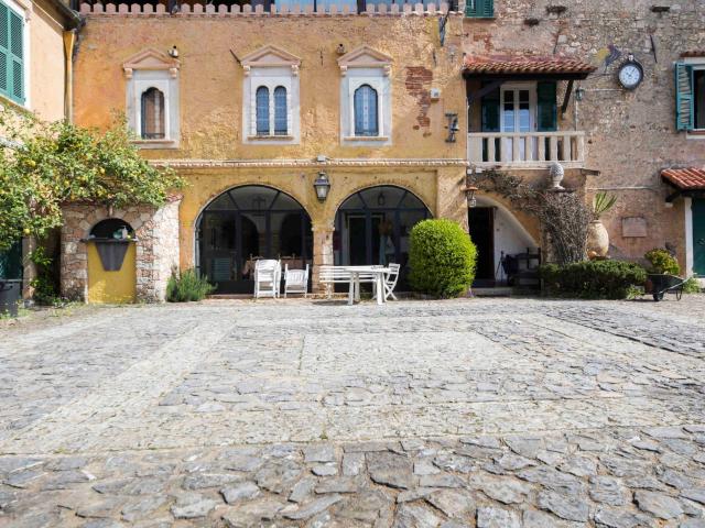 Villa in vendita a Finale Ligure, Perti