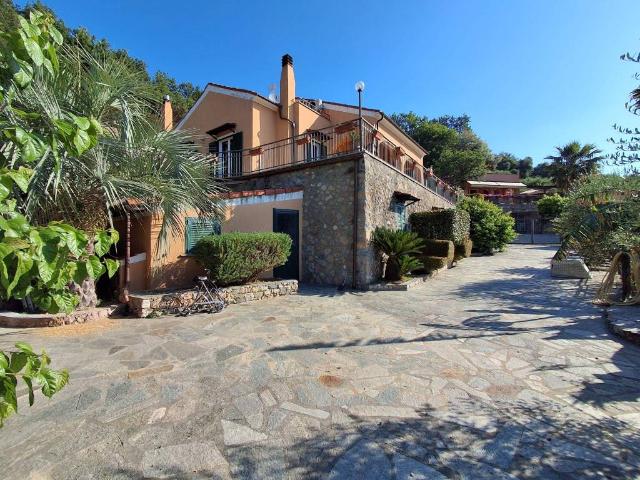 Villa in vendita a Finale Ligure SV