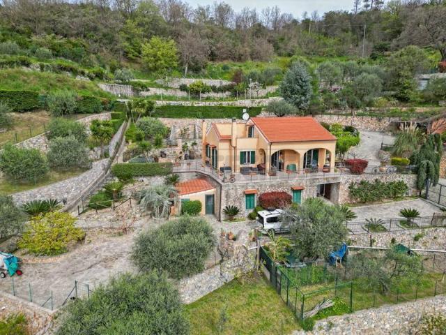 Villa in vendita a Finale Ligure SV