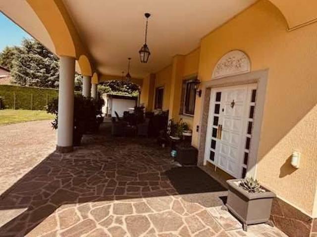 Villa in vendita a Fino Mornasco CO