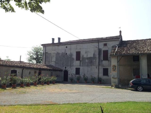 Villa in vendita a Fiorenzuola d'Arda PC