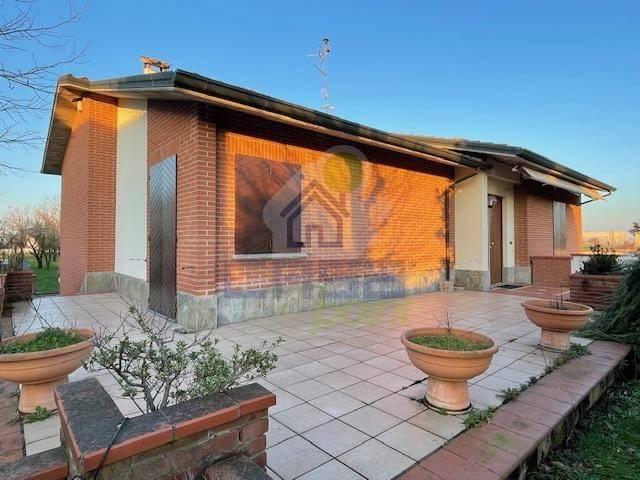 Villa in vendita a Fiorenzuola d'Arda PC