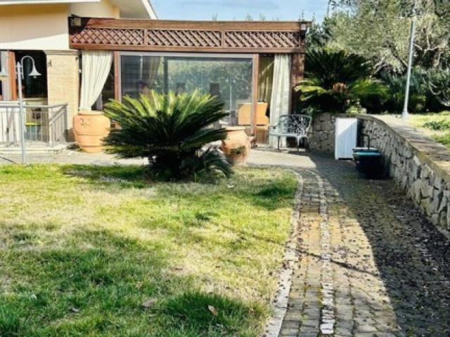 Villa in vendita a Frascati RM