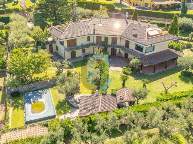 Villa in vendita a Frascati RM