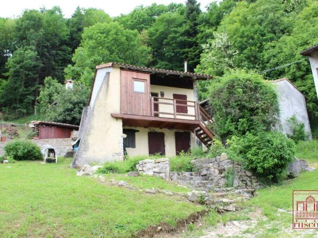 Villa in vendita a Frisanco PN