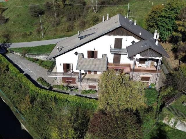 Villa in vendita a Fuipiano Valle Imagna BG