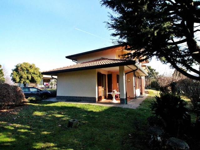 Villa in vendita a Imbersago LC