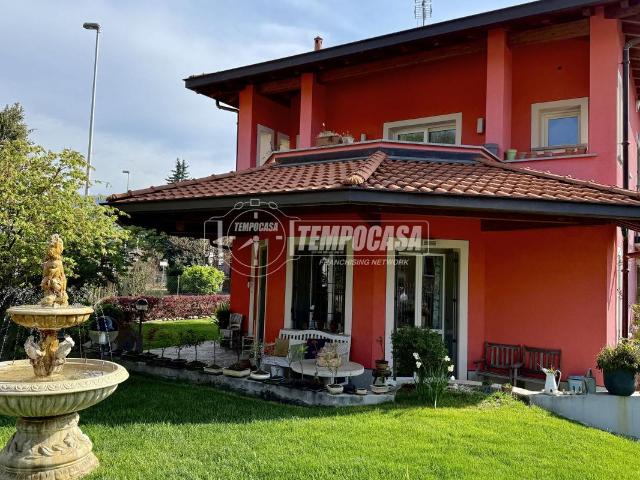 Villa in vendita a Imbersago