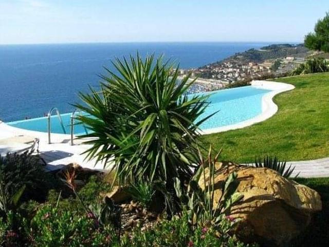 Villa in vendita a Imperia IM