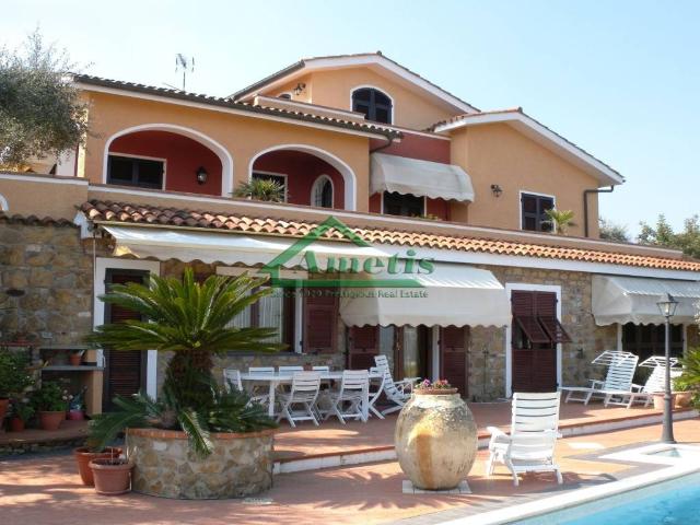 Villa in vendita a Imperia IM