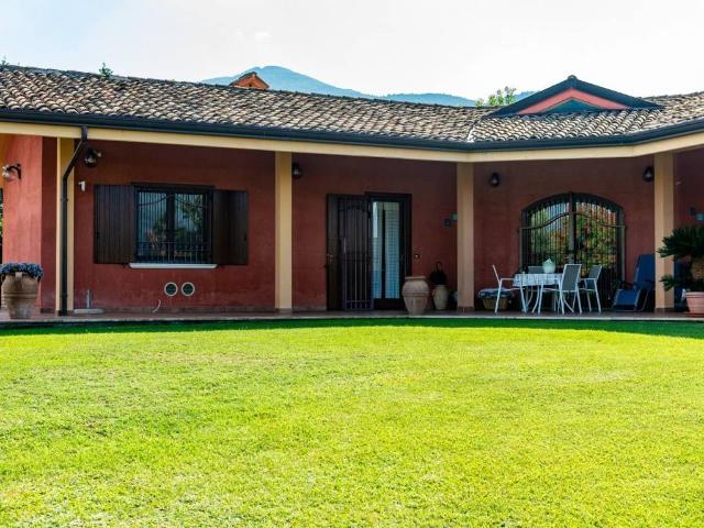 Villa in vendita a Introdacqua AQ