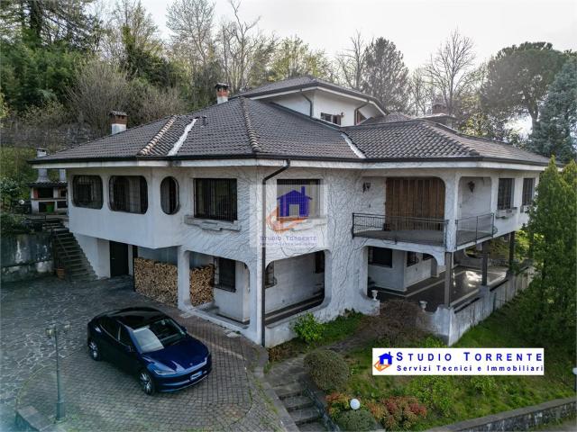 Villa in vendita a Inverigo