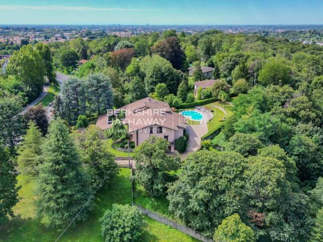 Villa in vendita a Inverigo CO