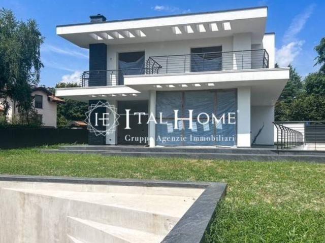 Villa in vendita a Inverigo CO
