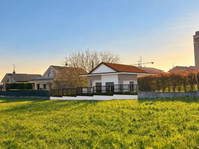 Villa in vendita a Inverigo CO