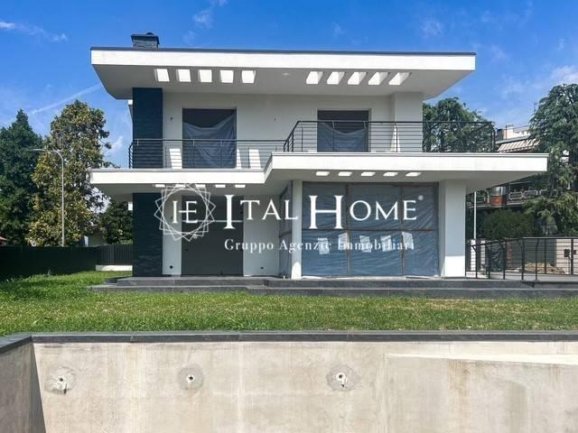 Villa in vendita a Inverigo CO