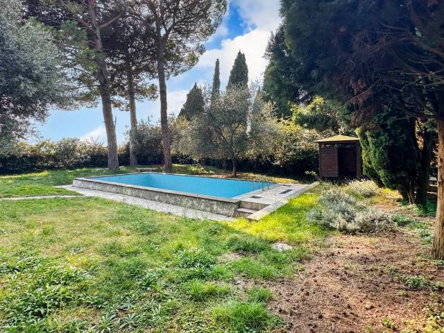 Villa in vendita a Inverigo CO