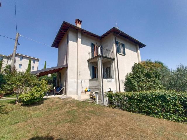 Villa in vendita a Inverigo CO