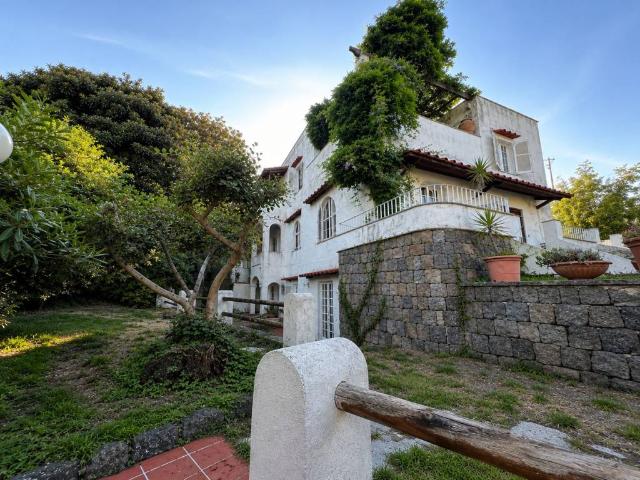 Villa in vendita a Ischia NA