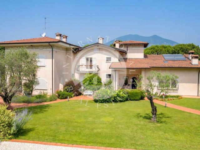 Villa in vendita a Iseo BS