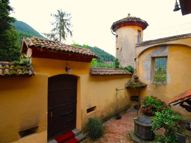 Villa in vendita a Isola del Cantone GE