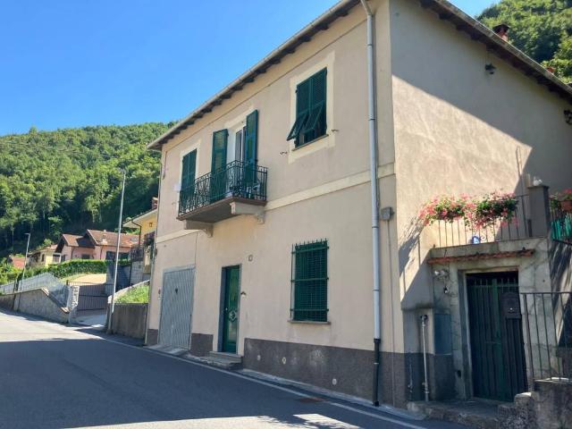 Villa in vendita a Isola del Cantone GE