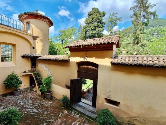 Villa in vendita a Isola del Cantone GE