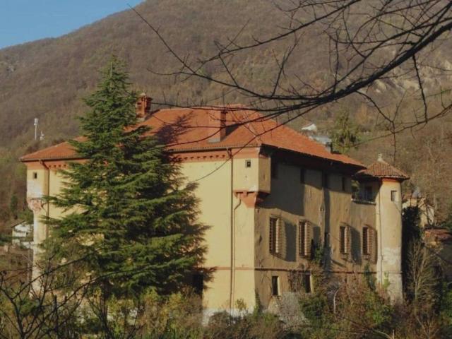 Villa in vendita a Isola del Cantone GE