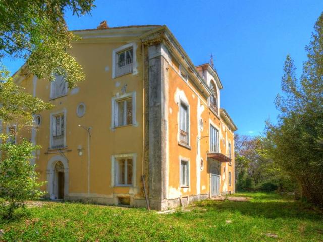 Villa in vendita a Isola del Liri FR