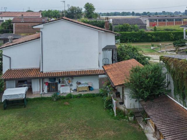 Villa in vendita a Isola Sant'Antonio AL