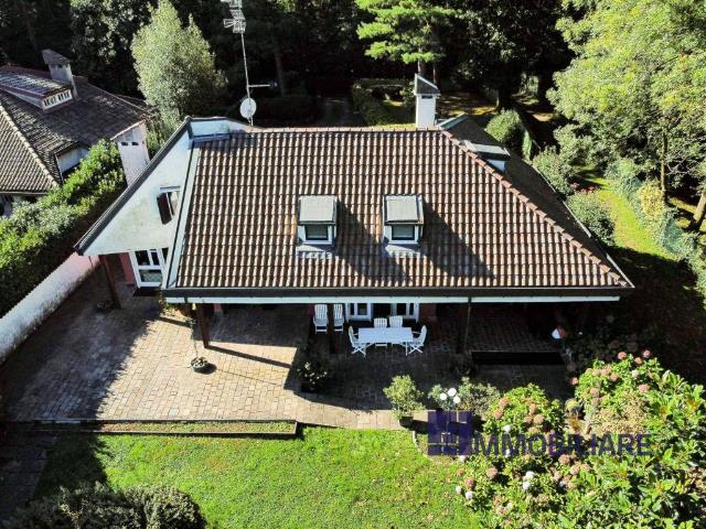 Villa in vendita a Ispra VA