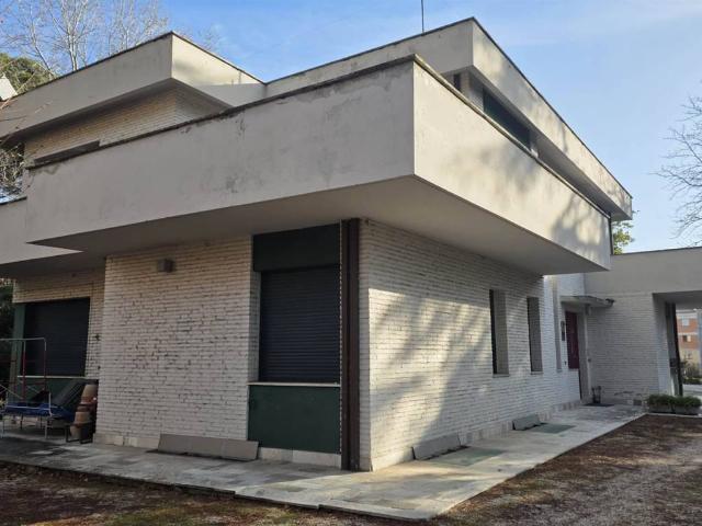 Villa in vendita a Jesi AN