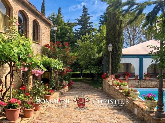 Villa in vendita a Jesi AN