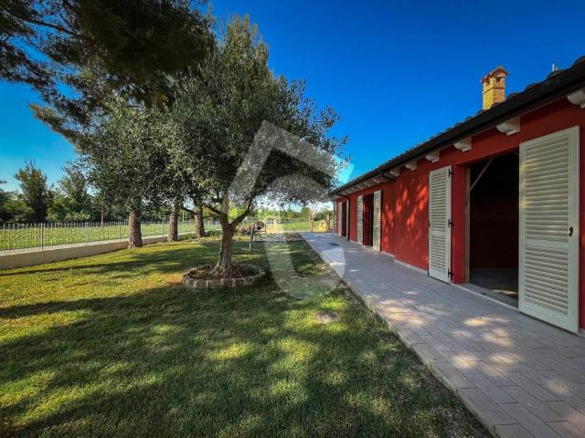 Villa in vendita a Jesi AN