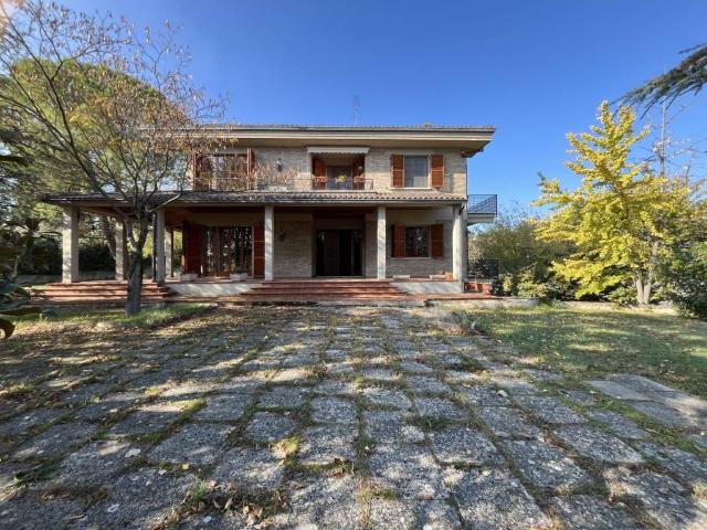 Villa in vendita a Jesi AN