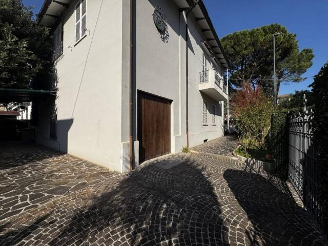 Villa in vendita a Jesi AN