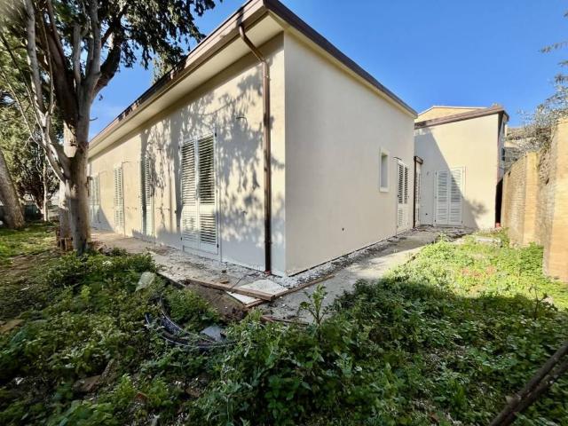 Casa indipendente in vendita a Jesi AN