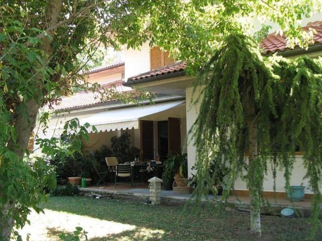 Villa in vendita a Jesi AN