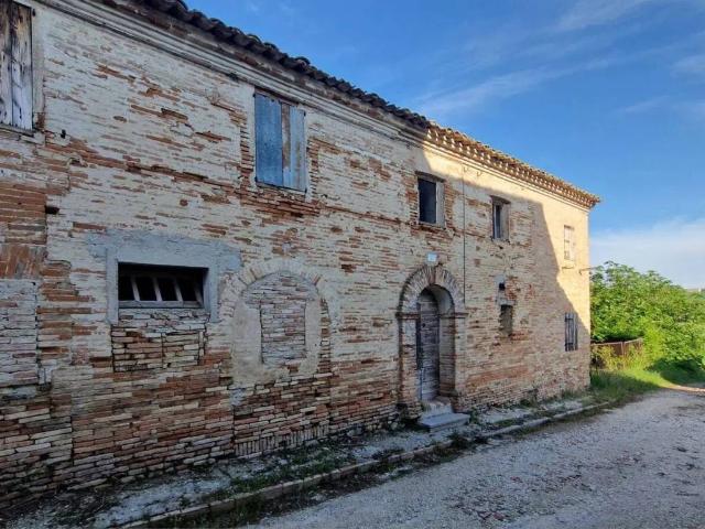 Villa in vendita a Jesi AN