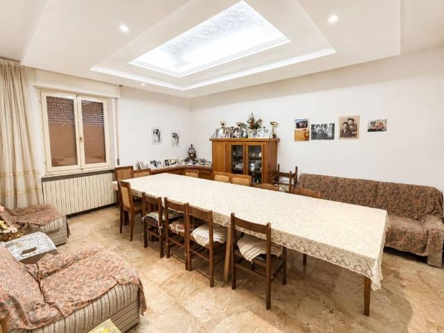 Villa in vendita a Jesi AN