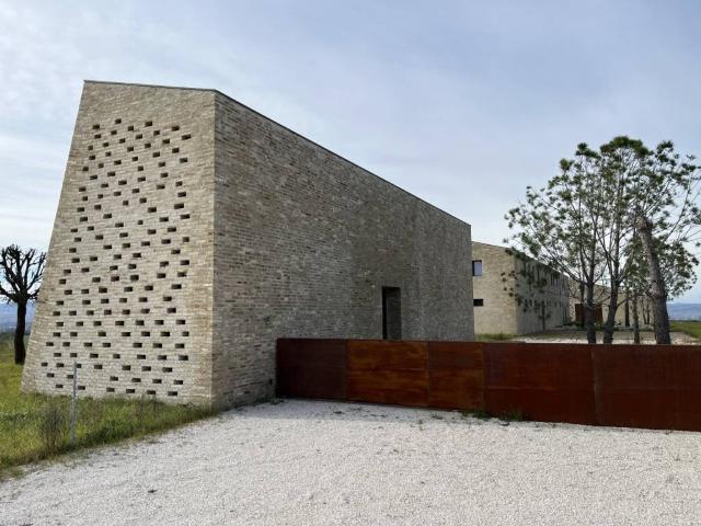 Villa in vendita a Jesi AN