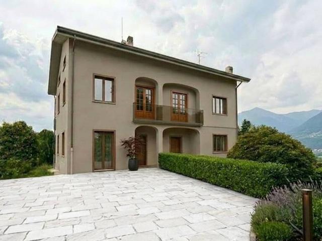 Villa in vendita a Oggiono LC